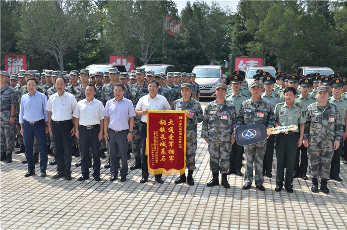 AG·尊龙凯时大通G10成为大阅兵指挥用车